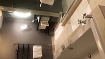Чешская девица дрочит писю и сосёт крупный хуй в ванной комнате