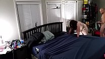 Дрочер пристроил на длинный пенис сонную тетку и поимел ее на кроватке